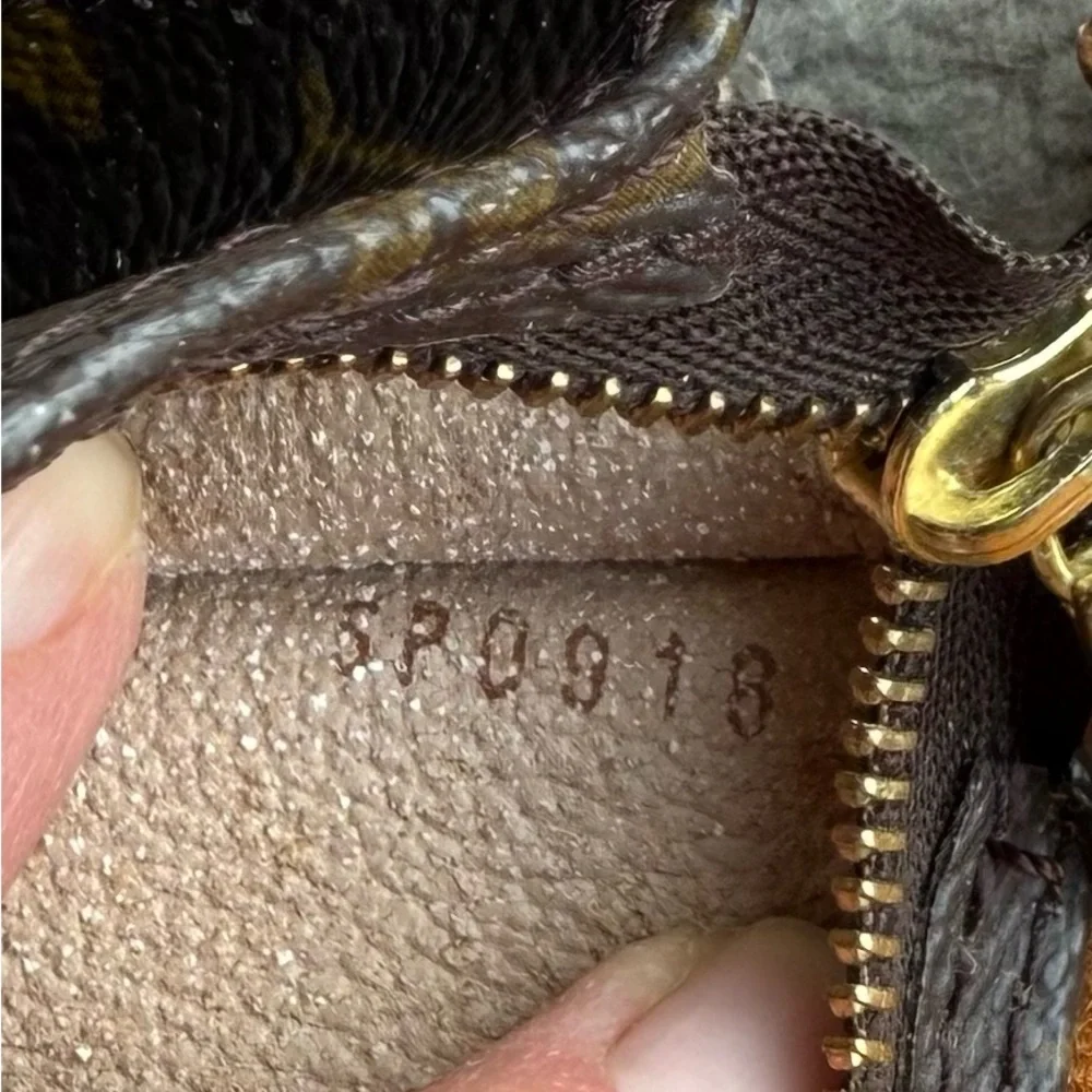 LOUIS VUITTON Monogram Bucket GM pouch - Picture 7 of 10